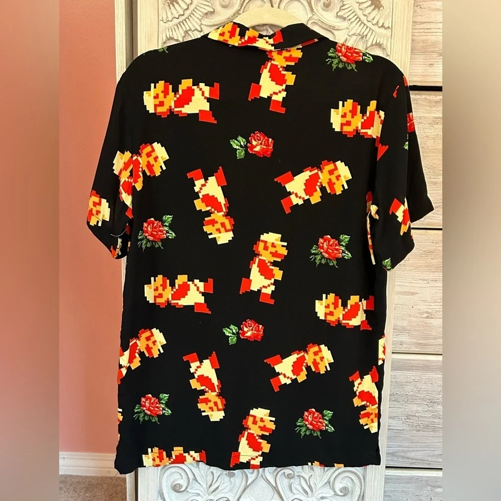 Men’s Super Mario Brothers Mario floral Hawaiian style button down shirt small - Picture 3 of 5